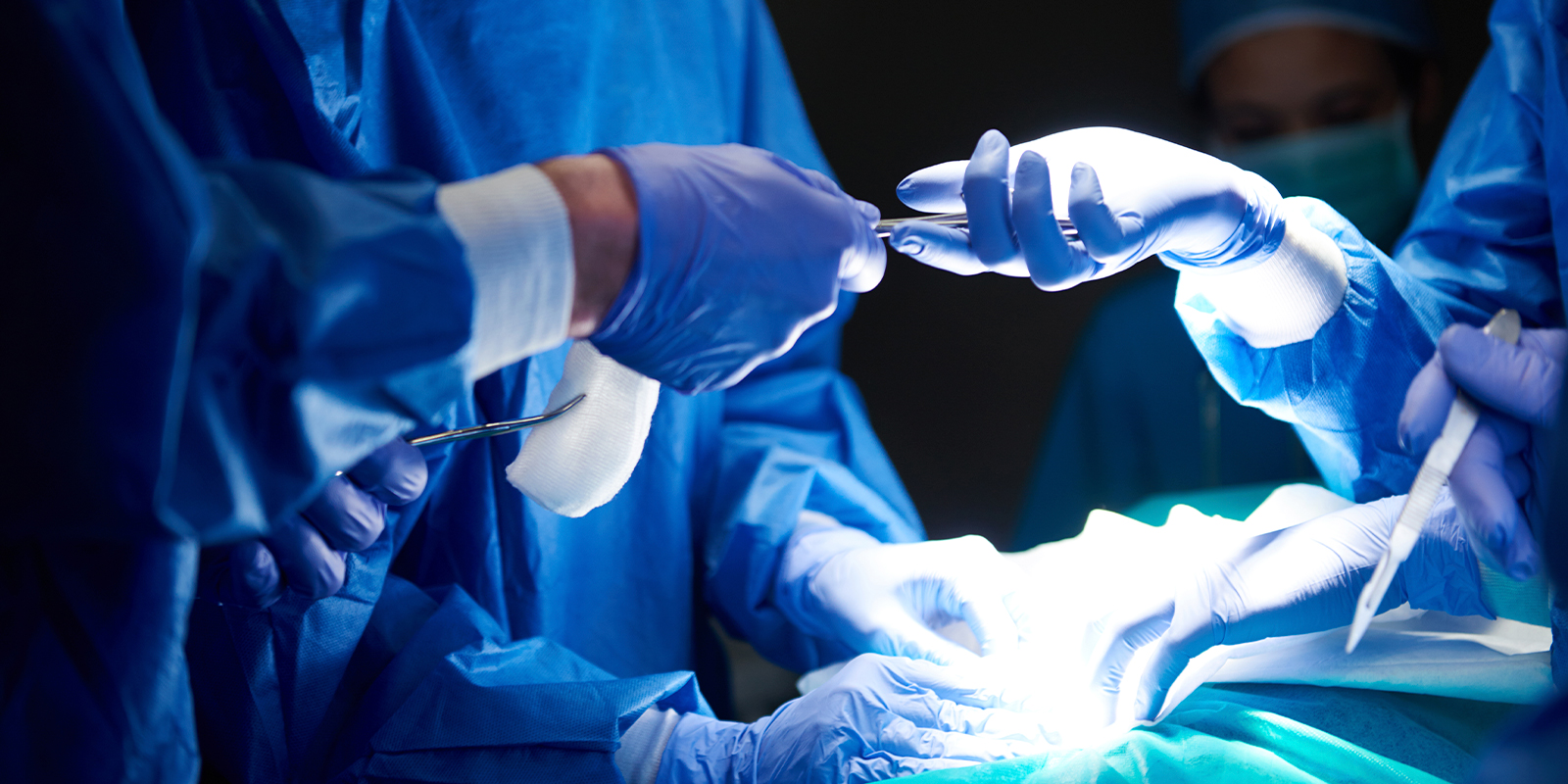 Centro cirúrgico com monitor de endoscopia